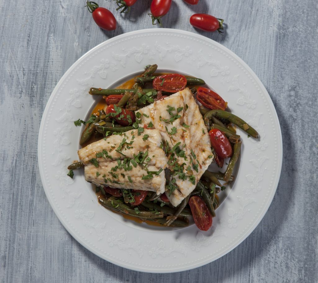 Φασολάκια λαδερά με καπόνι ή σκορπίνα