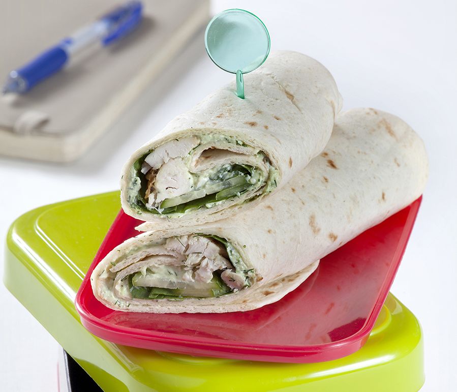 Wrap με κοτόπουλο, κρέμα αβοκάντο και ξινομυζήθρα