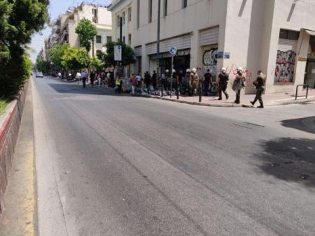 Πέντε συλλήψεις για παρεμπόριο έξω από την ΑΣΟΕΕ