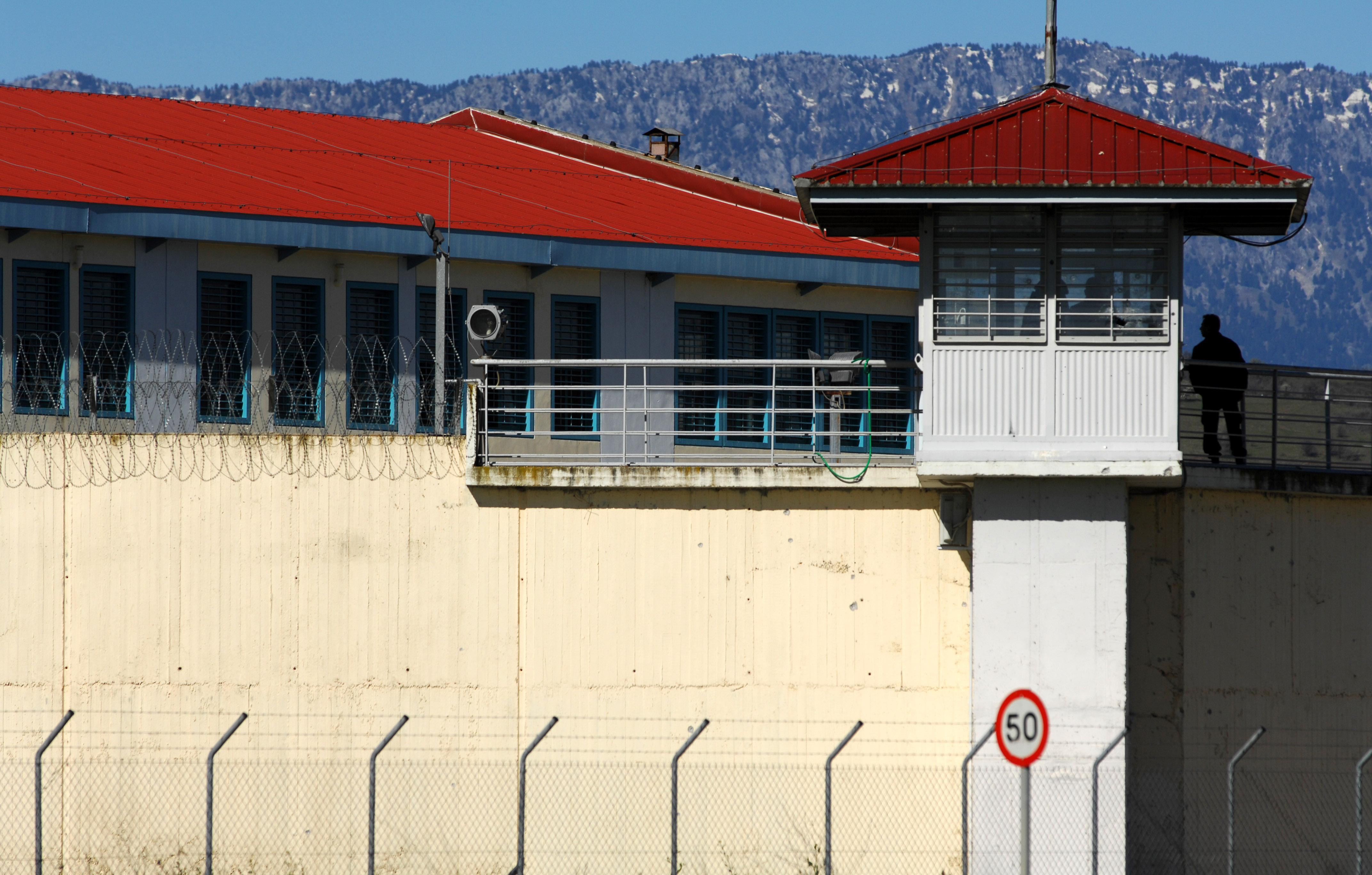 Επίθεση με drone στις φυλακές Τρικάλων – Πού στρέφονται οι έρευνες της ΕΛ.ΑΣ