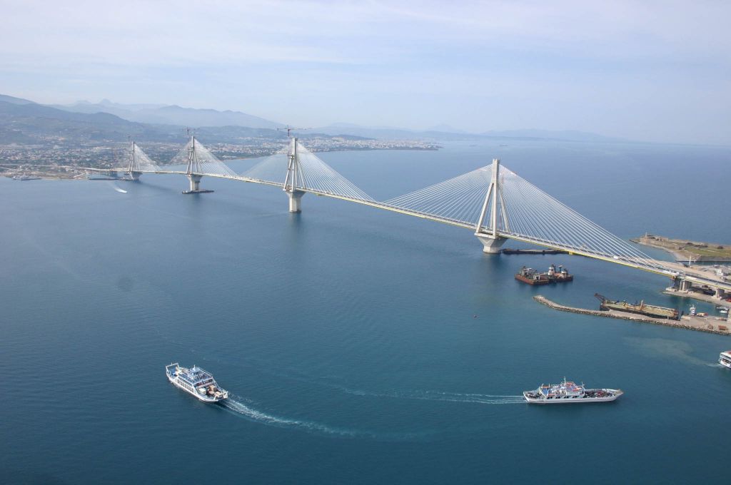 Προεκλογικά σκοτεινά μισόλογα…