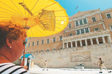 Αίθρθιος καιρός με υψηλές θερμοκρασίες αλλά και με κατά τόπους βροχές