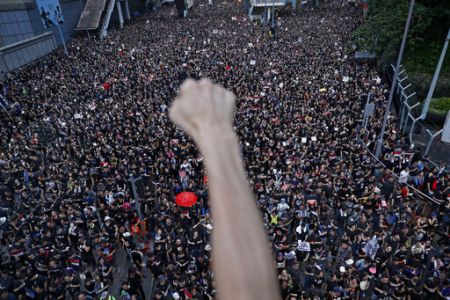 Χονγκ Κονγκ: Ογκώδεις διαδηλώσεις κατά της έκδοσης «υπόπτων» στην Κίνα