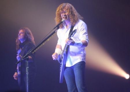 Διάσημος τραγουδιστής διεγνώσθη με καρκίνο στο λαιμό