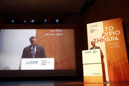 Μητσοτάκης σε επιχειρηματίες : Επενδύστε στη χώρα – Επαναπατρίστε τις εταιρικές καταθέσεις