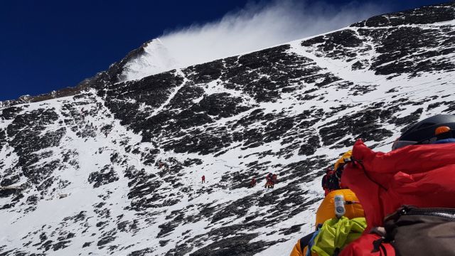 Εβερεστ: Ρεκόρ προσέλευσης ορειβατών στην κορυφή το 2019