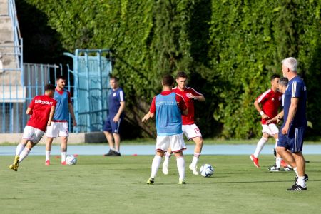 Με το… δεξί ο Ολυμπιακός