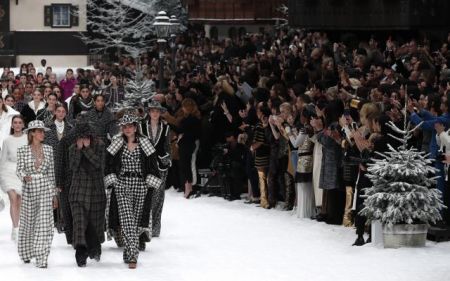 Γνωστός οίκος υψηλής ραπτικής βάζει πωλητήριο;