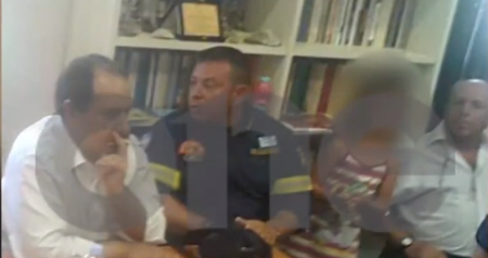 Αποκλειστικό One Channel: Κάπνιζε αρειμανίως ο Σπίρτζης μέσα σε πυροσβεστικό σταθμό