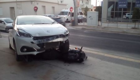 Ρέθυμνο: Σοκάρουν οι εικόνες από ατύχημα με δίκυκλο και ΙΧ