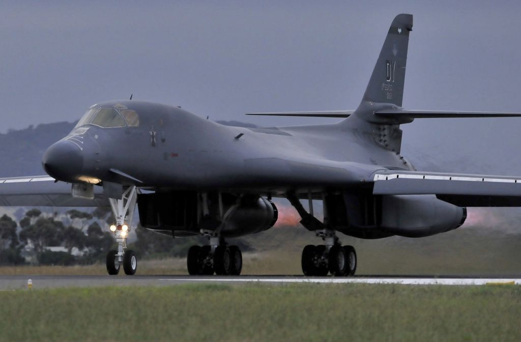 Τραμπ: Προσγειώνει τα αμερικανικά βομβαρδιστικά