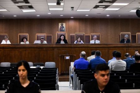 Δίκη Χρυσής Αυγής: Οι κατηγορούμενοι αγνοούν το δικαστήριο, δεν είναι παρόντες