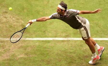 Φθηνά τη γλίτωσε ο Φέντερερ στο τουρνουά της Γερμανίας