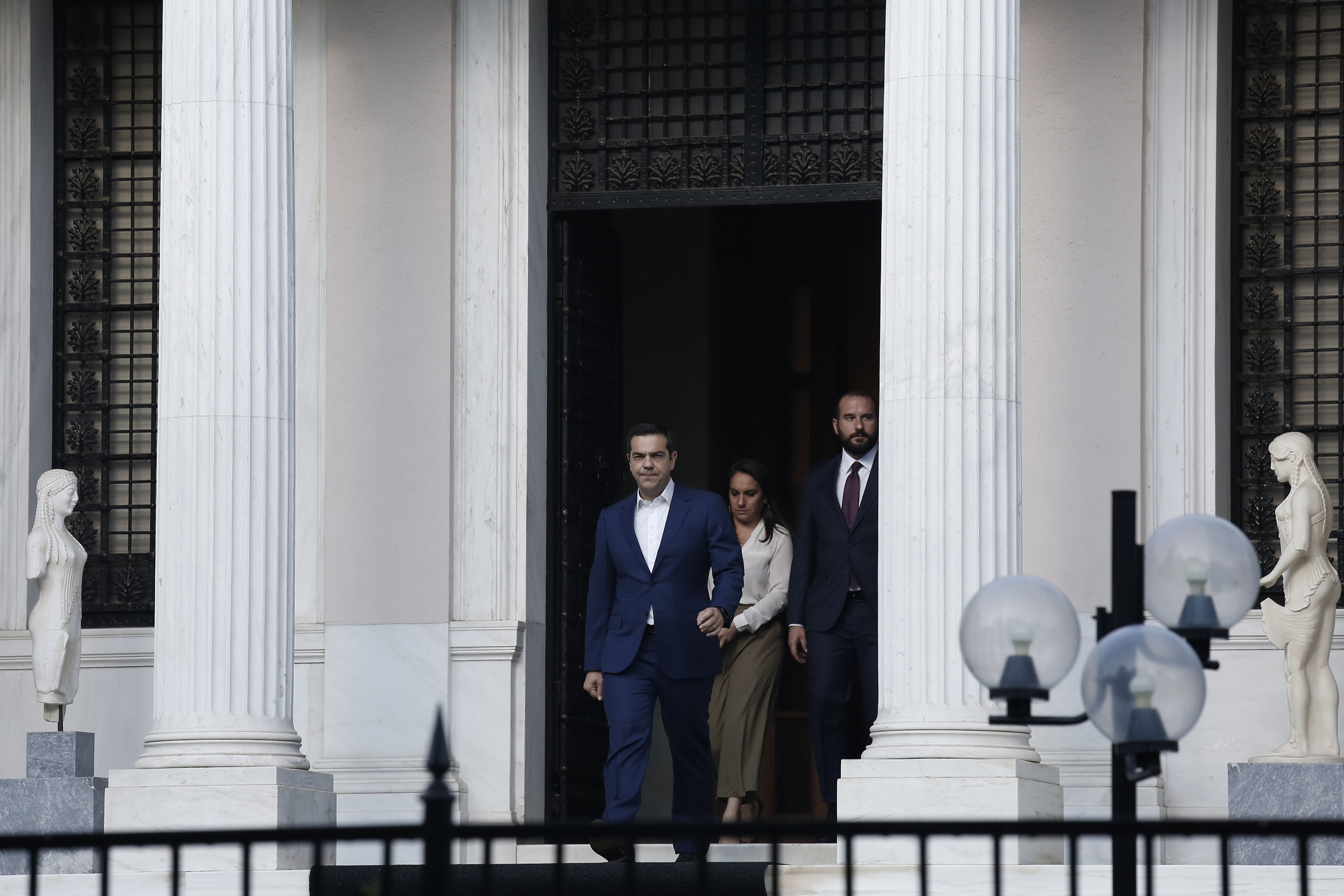 Χάνουν και φεύγουν – έρημο τοπίο το Μαξίμου