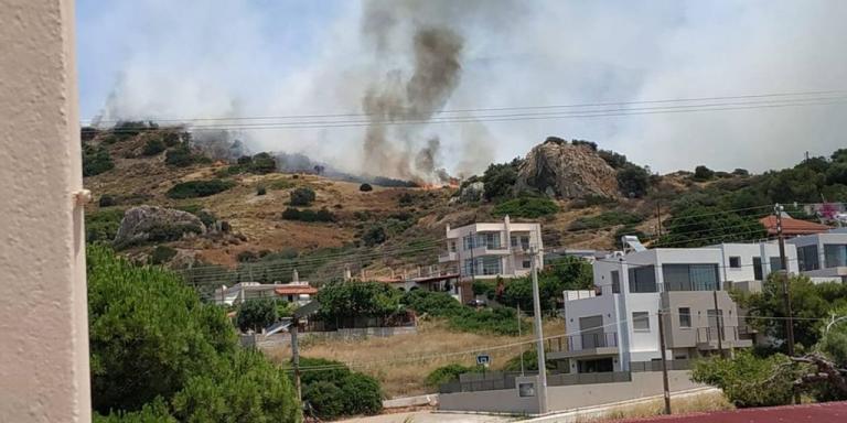 Υπό έλεγχο η φωτιά στο Λαγονήσι – Εκκενώθηκαν προληπτικά σπίτια
