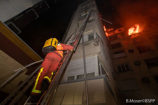 Συναγερμός στο Παρίσι : Τρεις νεκροί από πυρκαγιά σε εξαώροφο κτίριο