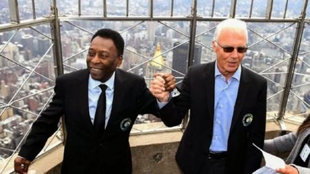 L’ Equipe: Χαμός με το πρωτοσέλιδο – Γυμνοί στο ντουζ Πελέ και Μπεκενμπάουερ