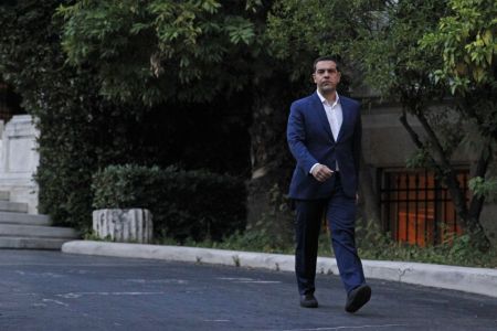 Άνευ όρων παράδοση του ΣΥΡΙΖΑ πριν τις εκλογές της 7ης Ιουλίου