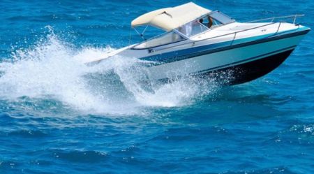 Τραυματισμός λουόμενου από ταχύπλοο στη Νέα Ποτιδαία Χαλκιδικής