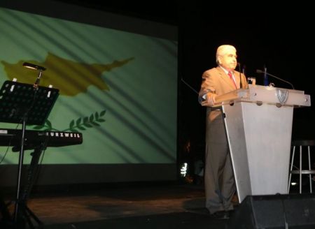 Με τιμές αρχηγού κράτους εν ενεργεία η κηδεία Χριστόφια