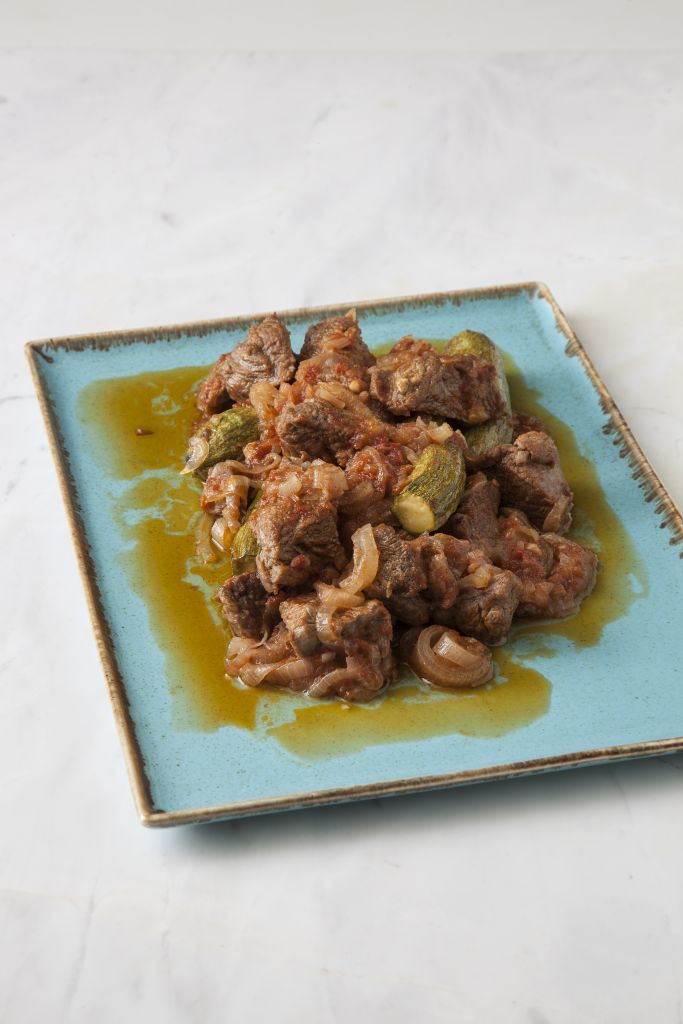 Καλοκαιρινό στιφάδο με μοσχάρι ή βοδινό και  κολοκυθάκια