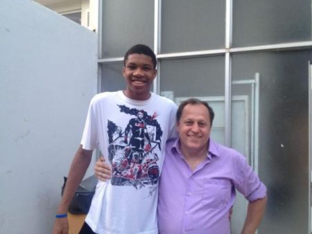 Αντετοκούνμπο : Ο άνθρωπος πίσω από το παραμύθι του Γιάννη διηγείται…