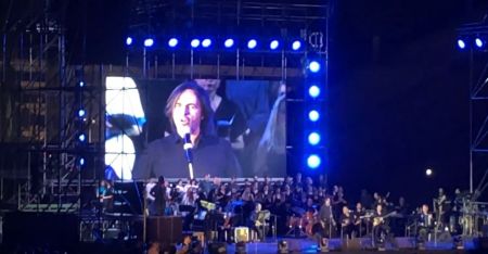 Βασίλης Λέκκας : Ετσι ξεσήκωσε το κοινό στην βραδιά για τον Μίκη