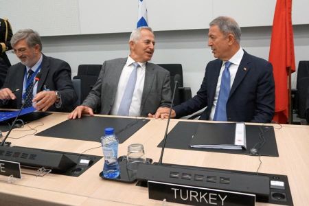 Αποστολάκης: Επιζητούμε ειρήνη και ασφάλεια αλλά σε καμία περίπτωση δε θα υποχωρήσουμε