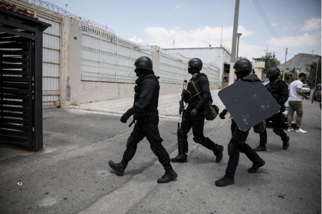 Φυλακές Κορυδαλλού: Μηχανουργείο για κατασκευή μαχαιριών και μίνι καζίνο εντόπισαν τα ΕΚΑΜ