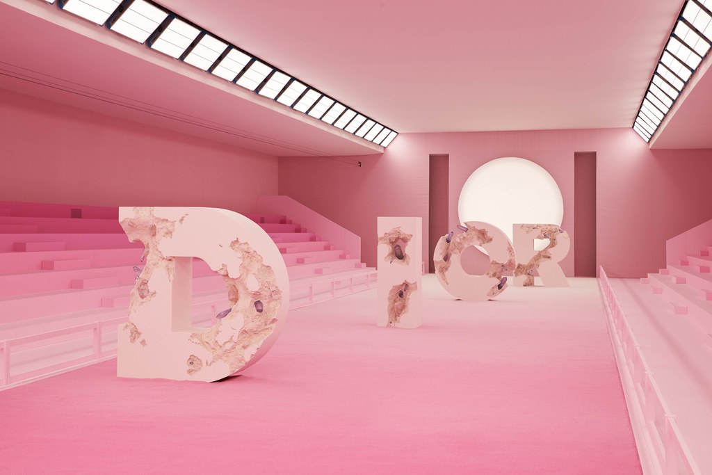 Ο οίκος Dior συνεργάζεται με τον καλλιτέχνη Ντάνιελ Αρσάμ