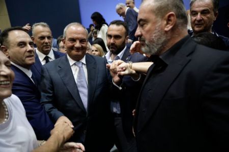 Συνεχίζει ο Κ. Καραμανλής : Μετά την ομιλία, ξεκίνησε περιοδείες