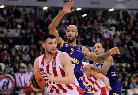 «Ο Σταυρόπουλος μπορεί να φέρει Παπανικολάου στην Αρμάνι Μιλάνο»