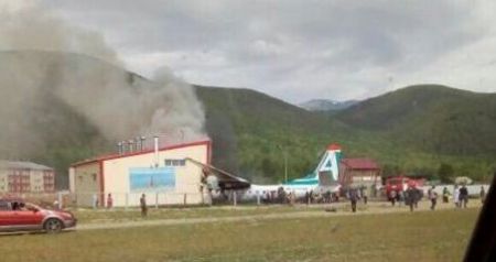 Αναγκαστική προσγείωση αεροσκάφους στη Ρωσία : 2 νεκροί, 19 τραυματίες