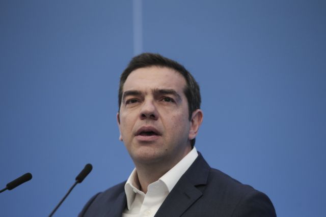 Τσίπρας: Ο Καραμανλής άνοιξε την πόρτα στα Μνημόνια και έφυγε