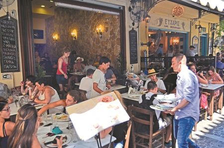 Αλλαγές τώρα σε ΦΠΑ εστίασης και 120 δόσεις