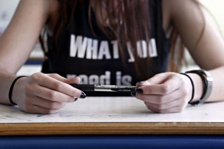 Εκκλησία για θρήσκευμα στα απολυτήρια : Αμεση αναστολή της διαδικασίας