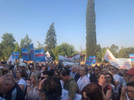 Εξω από το προεδρικό Μέγαρο οι πρώην κάτοικοι Αμμόχωστου – Τι ζητούν