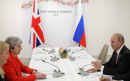 Μέι – Πούτιν συναντήθηκαν για πρώτη φορά μετά τη δηλητηρίαση Σκριπάλ