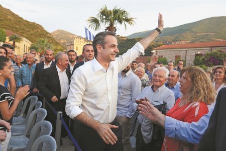 Η άτυπη συμμαχία Μητσοτάκη