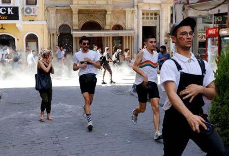 Κωνσταντινούπολη: Χρήση δακρυγόνων εναντίον ακτιβιστών της ΛΟΑΤ κοινότητας