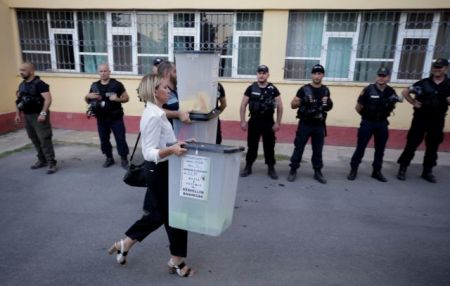 Αλβανία: Ο Ράμα πανηγυρίζει για τις κάλπες και η αντιπολίτευση για την χαμηλή συμμετοχή
