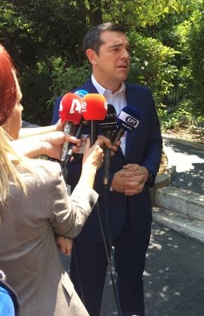 Η ψευδο-επανάσταση κάτω από τις νεραντζιές