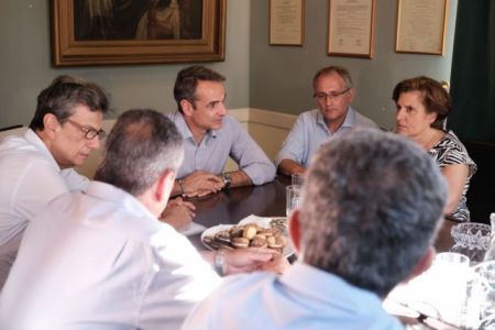 Μητσοτάκης: Στήριξη στα νησιά που αντιμετωπίζουν προσφυγικό πρόβλημα