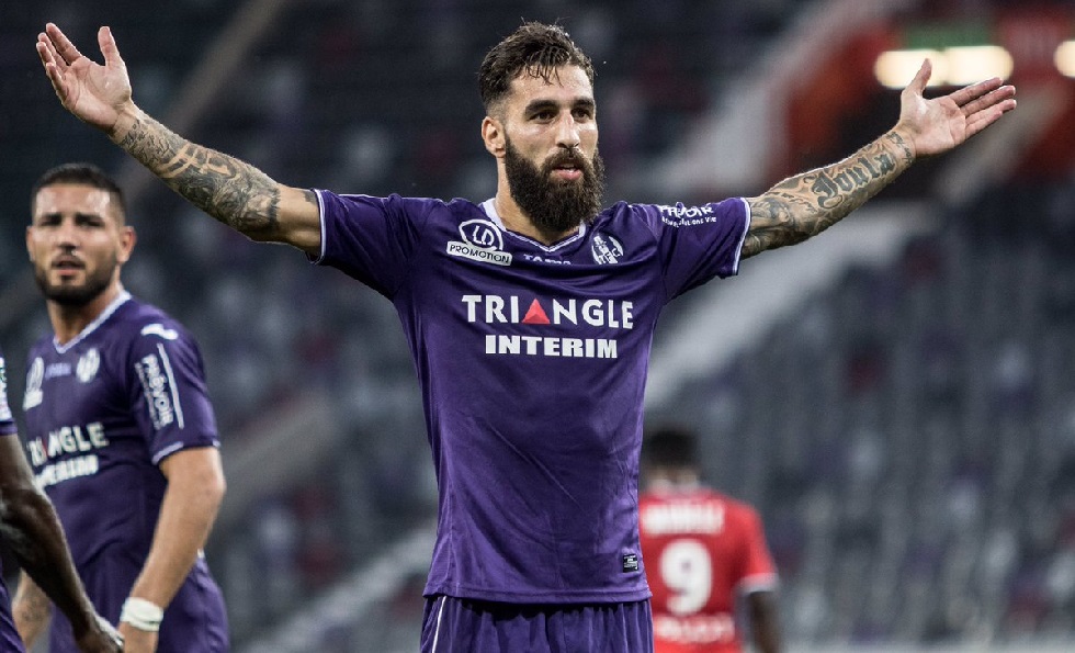 Έτοιμος να υπογράψει στη Γαλατασαράι ο Ντουρμάζ