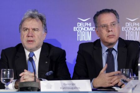 «Πόλεμος» Κατρούγκαλου- Κουμουτσάκου για την επιστολή Καραμανλή για τα Σκόπια