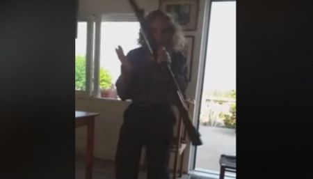 Ο Ψαραντώνης πήρε τ’ όπλο του!!