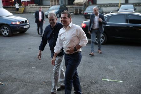 Ο ανακόλουθος Τσίπρας από τις Βρυξέλλες στο Ηράκλειο και από εκεί για τον «Σκάι»