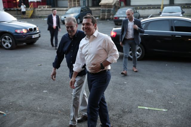 Ο ανακόλουθος Τσίπρας από τις Βρυξέλλες στο Ηράκλειο και από εκεί για τον «Σκάι»