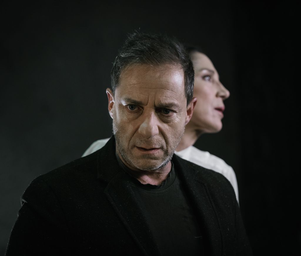 Δημήτρης Λιγνάδης: Ο Έλληνας με τον σωστό ή το λάθος τρόπο αναζητά μια ταυτότητα