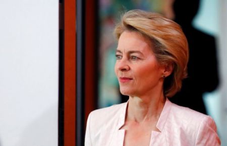 Στους Γιούνκερ – Τουσκ την Πέμπτη η φον ντερ Λάιεν